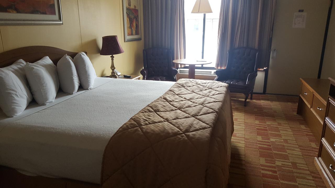 Baldknobbers Motor Inn Брэнсон Экстерьер фото
